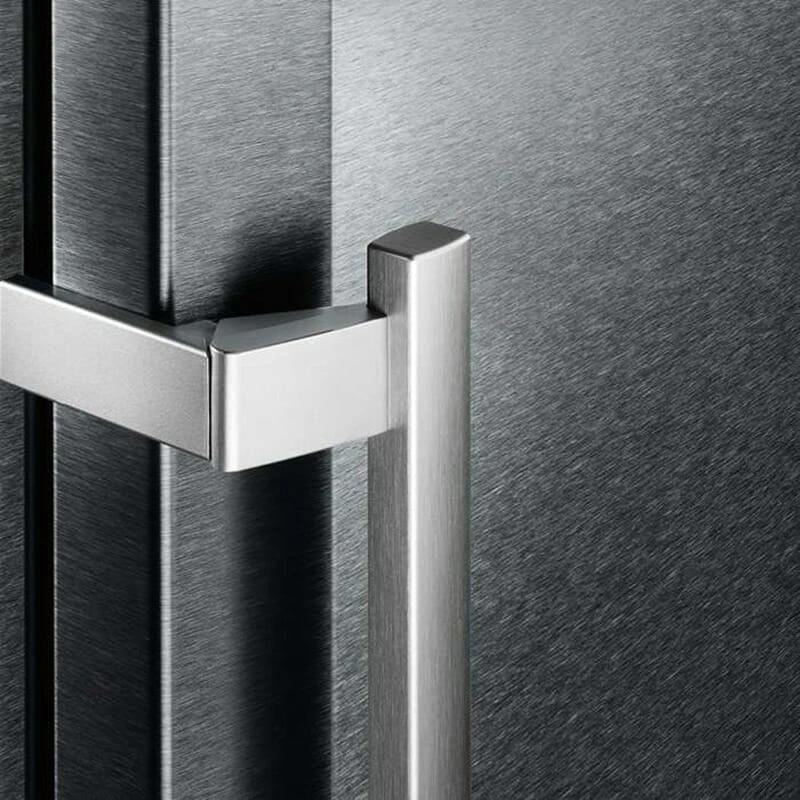 BlackSteel door – Open the door conveniently and easily thanks to the integrated opening mechanism